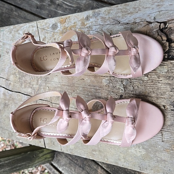 LC Lauren Conrad Shoes - LAUREN CONRAD. Blush Bow Sandals. Size 6M. Like New Condition!